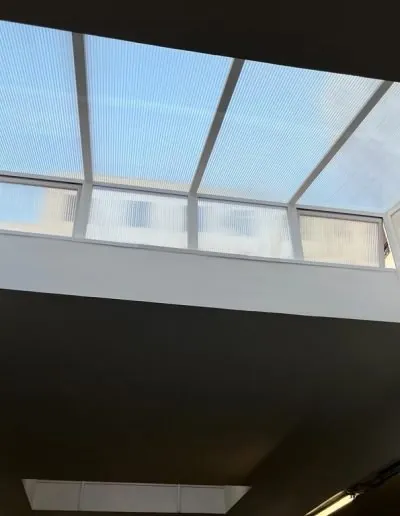 Techo de cristal sobre una terraza cubierta